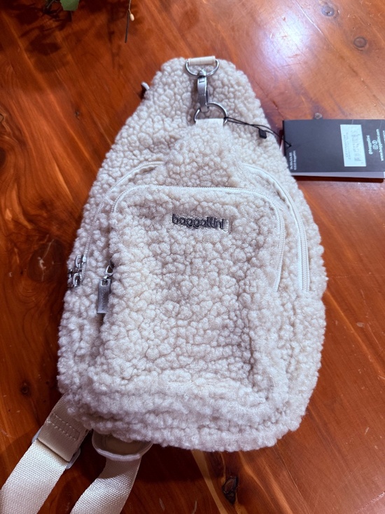 Baggallini Handbags - Baggallini cross body Sherpa purse NWT